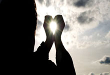 黑白官方体育:18岁斯凯利本场:首秀破门!3次对抗全部成功,1过人,获评7.7分.